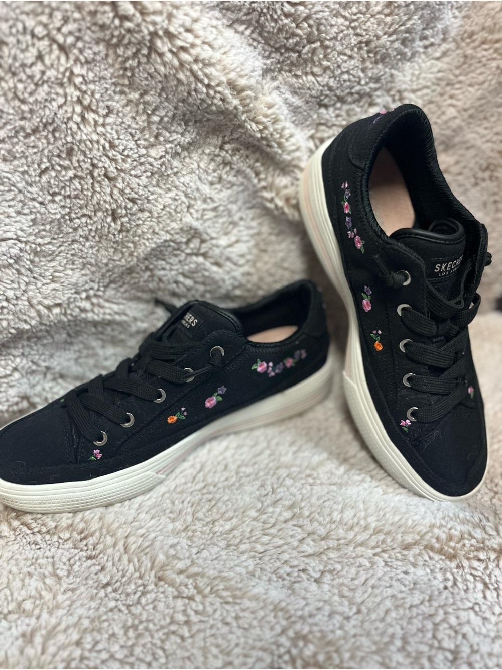 Skechers Arch Fit Arcade Subtle Bouquet Black Canvas Floral Sneakers - Picture 2 of 6